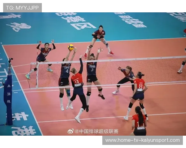 排球女队主攻火力全开，扣球声响彻全馆
