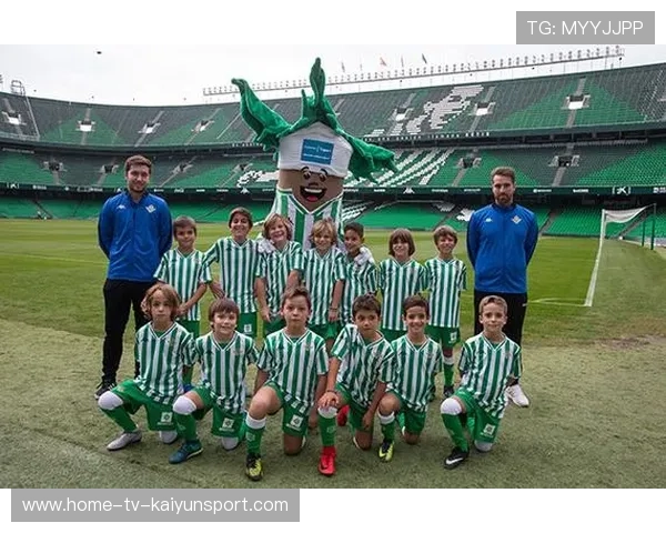 青年球员海外试训表现出色 俱乐部后续跟进，国外足球青训视频